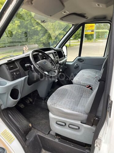 Ford Transit-5