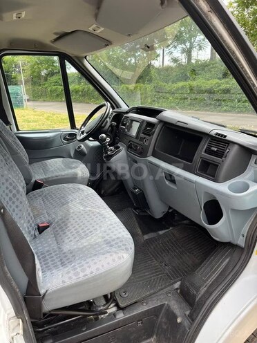 Ford Transit-6