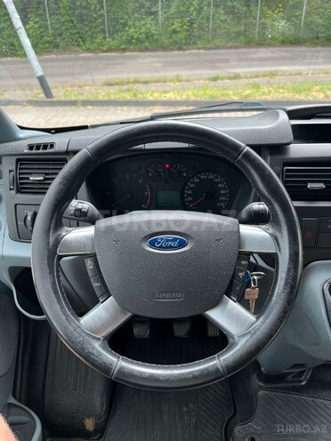 Ford Transit-7