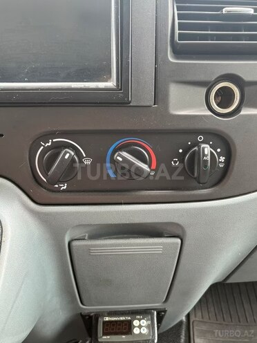Ford Transit-8