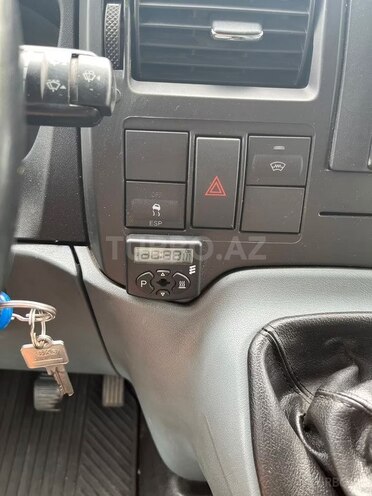 Ford Transit-9
