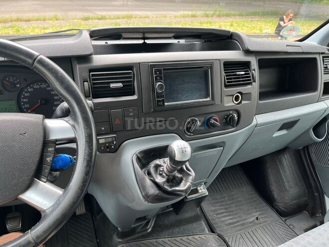 Ford Transit-12