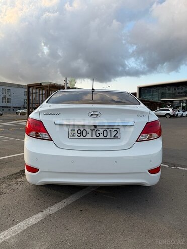 Hyundai Accent-6