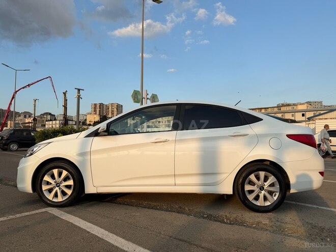 Hyundai Accent-4