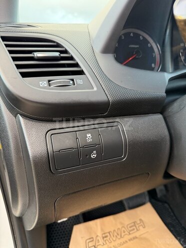 Hyundai Accent-8