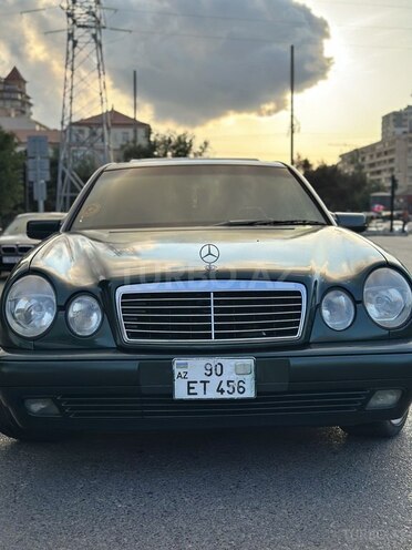 Mercedes E 320-1