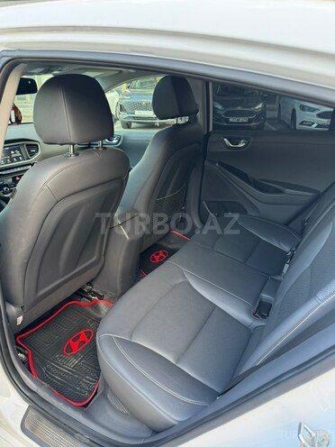 Hyundai IONIQ-8
