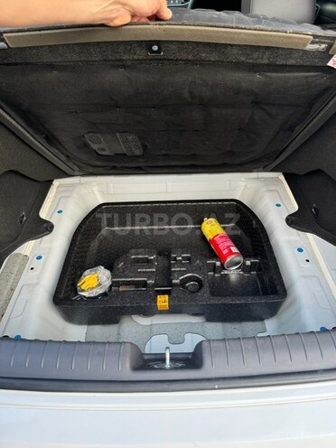Hyundai IONIQ-10