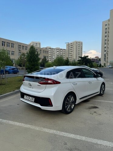 Hyundai IONIQ-14
