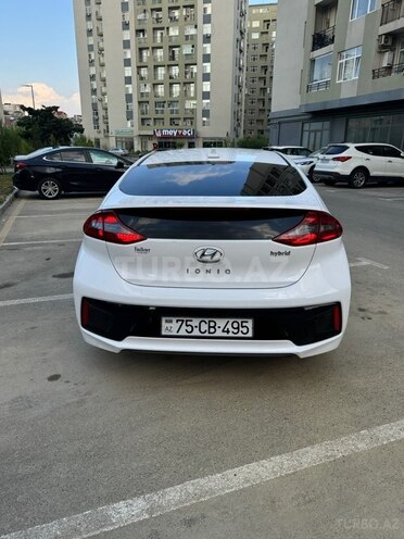 Hyundai IONIQ-12