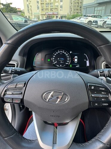Hyundai IONIQ-16