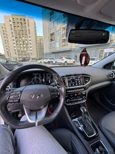 Hyundai IONIQ-15