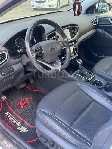 Hyundai IONIQ-17