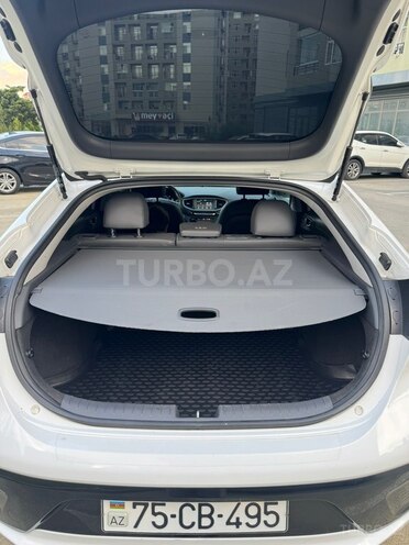 Hyundai IONIQ-11