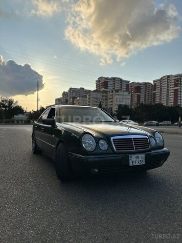 Mercedes E 320-4