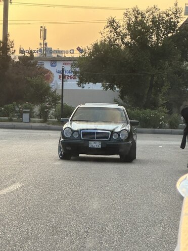 Mercedes E 320-7