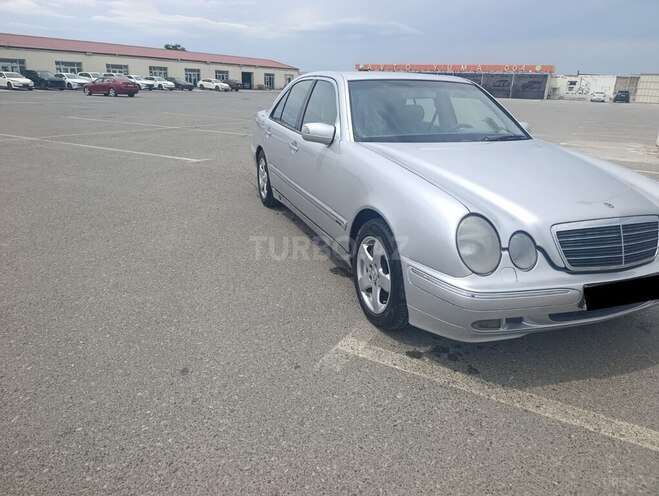 Mercedes E 220-2