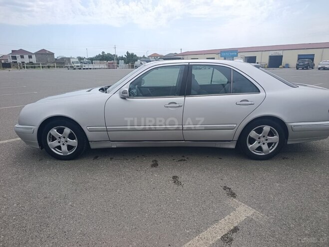 Mercedes E 220-13