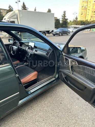 Mercedes E 320-11
