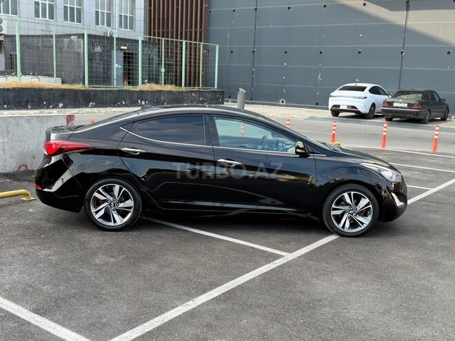 Hyundai Elantra-11