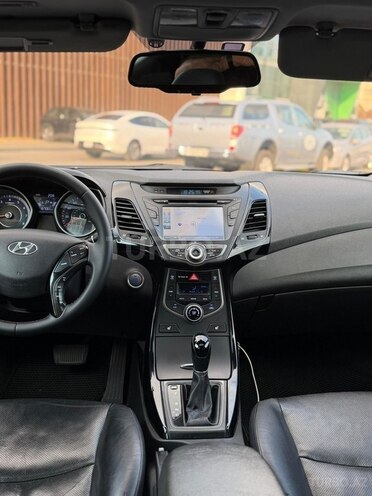 Hyundai Elantra-18