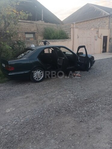 Mercedes E 220-4