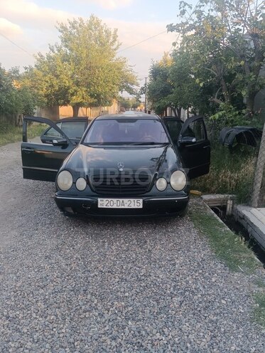 Mercedes E 220-1