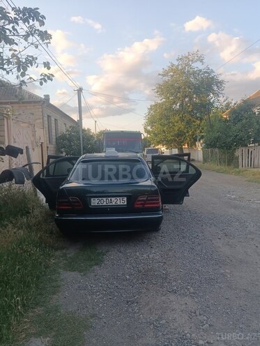 Mercedes E 220-3