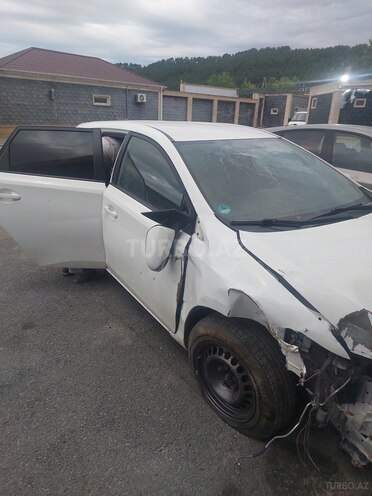 Toyota Auris-2