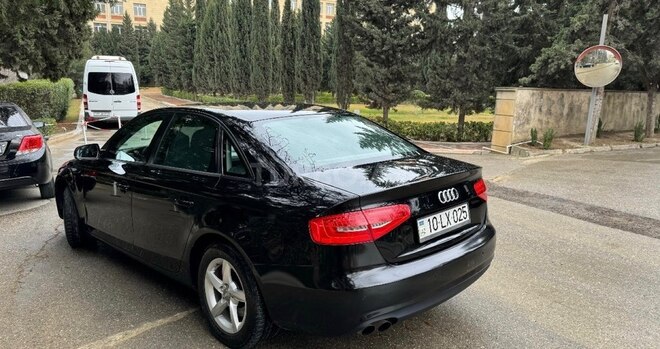 Audi A4-3