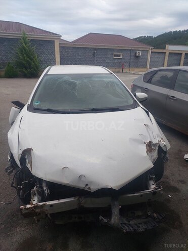 Toyota Auris-1