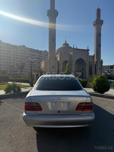 Mercedes E 240-8