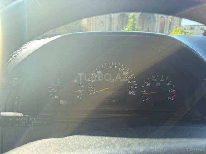 Mercedes E 240-12