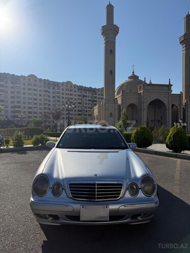 Mercedes E 240-3