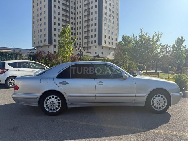 Mercedes E 240-4