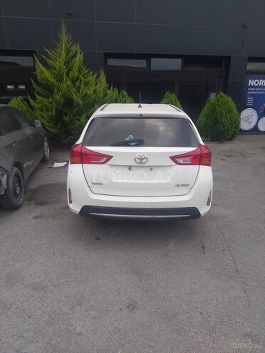 Toyota Auris-3