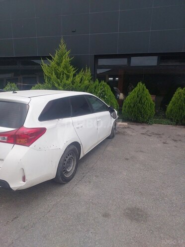 Toyota Auris-4