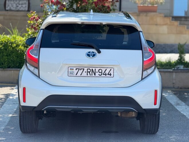 Toyota Aqua-5