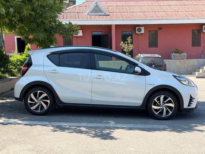 Toyota Aqua-4
