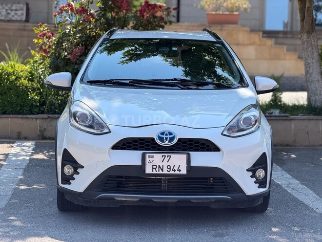 Toyota Aqua-3