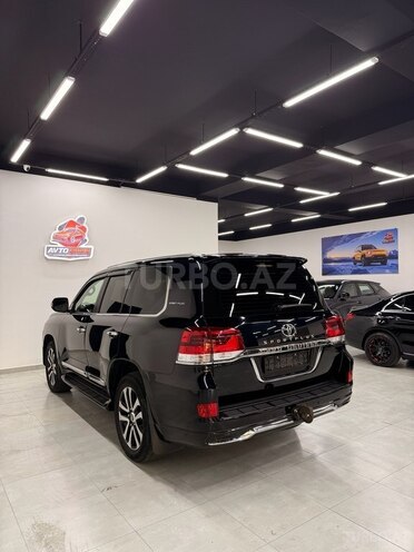 Toyota Land Cruiser-7