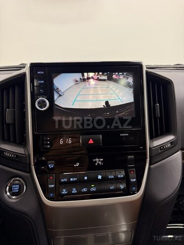 Toyota Land Cruiser-18