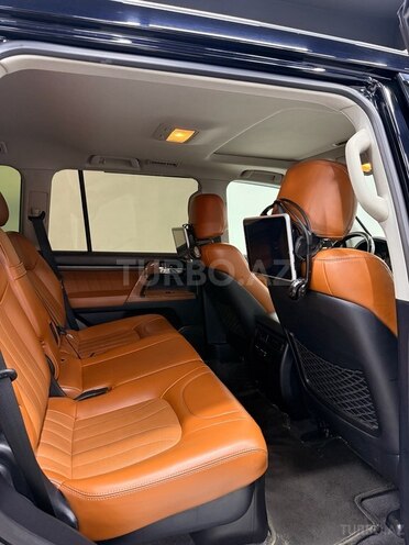 Toyota Land Cruiser-10