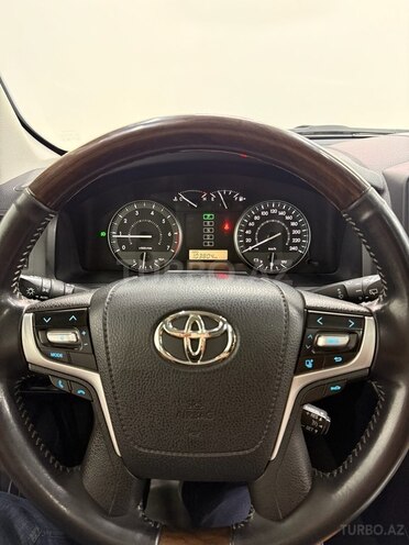 Toyota Land Cruiser-17