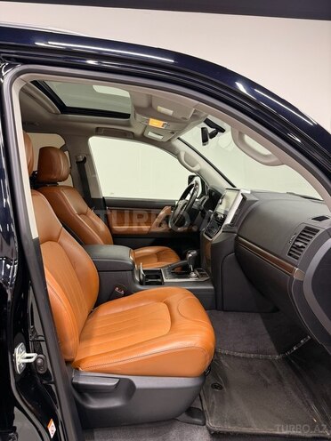 Toyota Land Cruiser-9