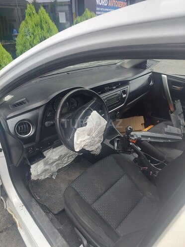 Toyota Auris-11