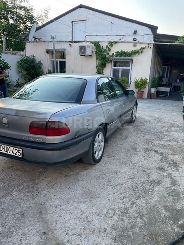 Opel Omega-8