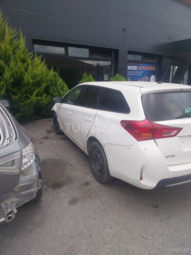 Toyota Auris-10