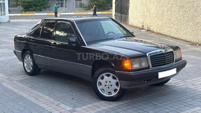 Mercedes 190-1