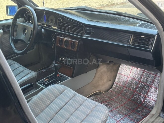Mercedes 190-10